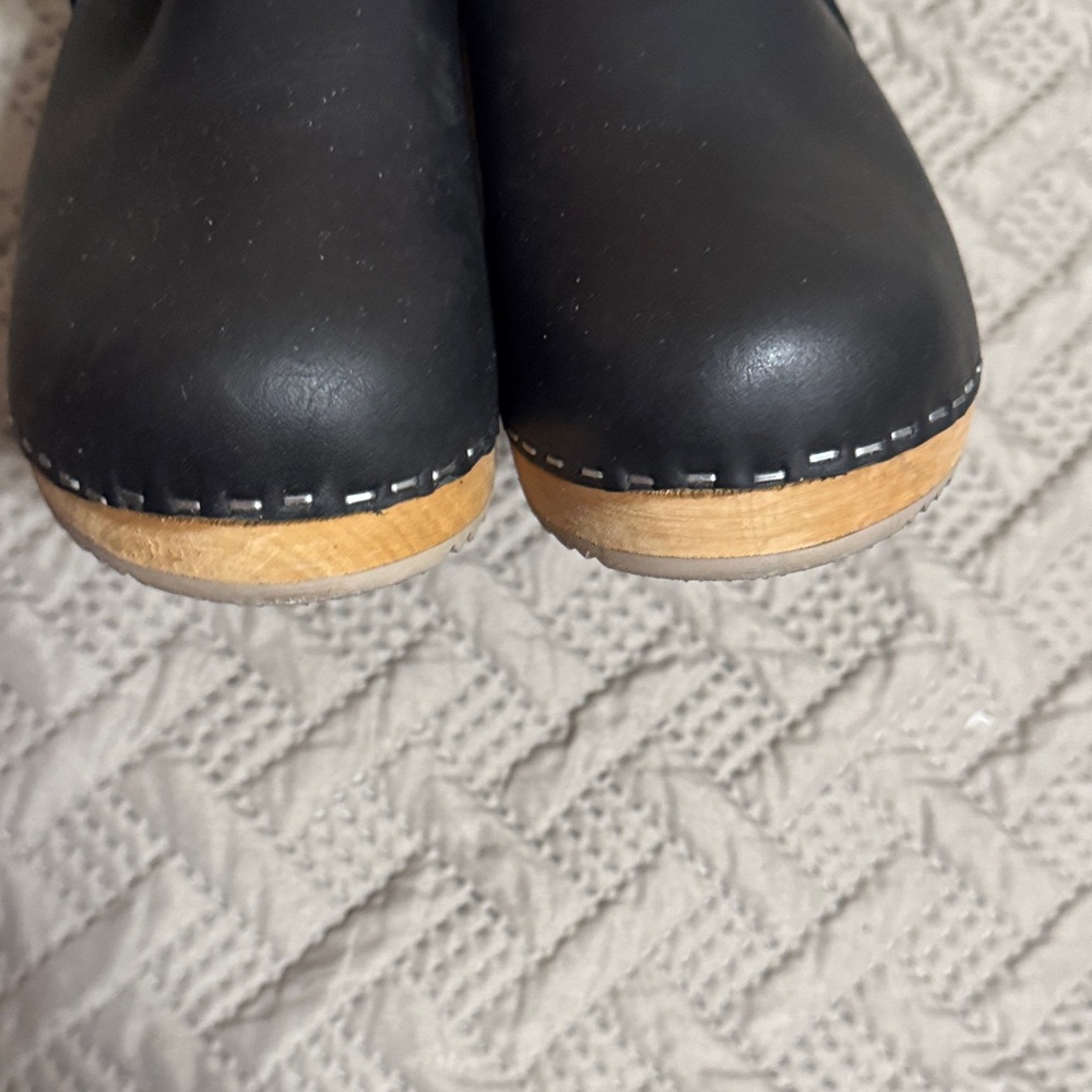 MIA Black Slingback Leather Clogs with Buckle - Picture 2 of 8